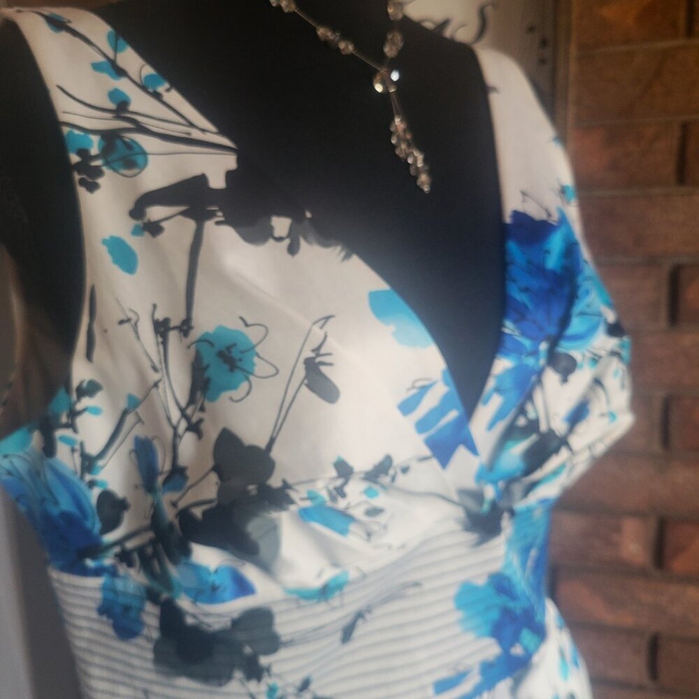 Bisou Bisou Sleeveless Floral Dress - Size 10 - Picture 2 of 8